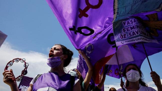 Глава Федерації турецьких жіночих асоціацій Канан Гюллу: Виходом зі Стамбульської Конвенції Туреччина стріляє собі в ногу