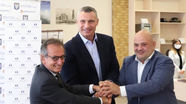 ФОТО ©КМДА:  Кредитну угоду КМДА з ЄБРР і договору гарантій підписано.