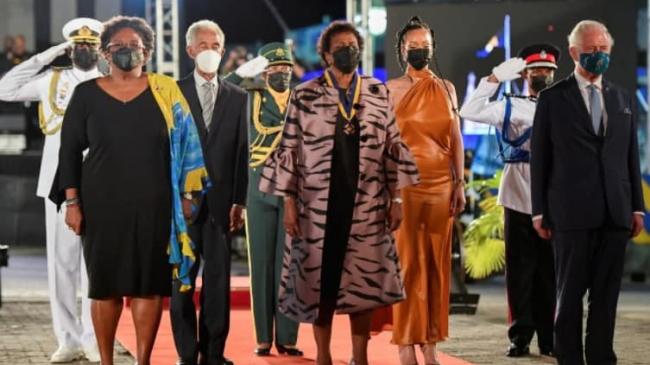 Барбадос залишає британську монархію і стає республікою