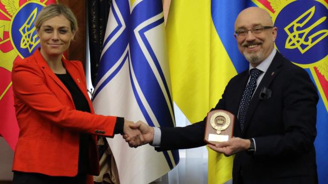 ФОТО ©Міноборони: 18.12.2021 р. Олексій Резніков і Тріне Брамсен, робочий візит в Україну делегації оборонного відомства Королівства Данія