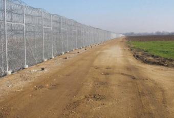 Туреччина побудувала стіну довжиною в  836 км  на кордоні з Сирією та в 135 км — на кордоні з Іраном