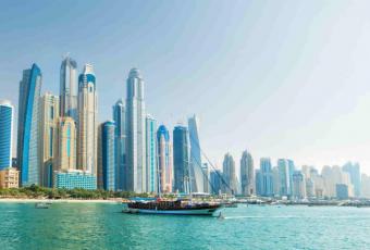 ОАЕ депортує групу людей за розпусні дії