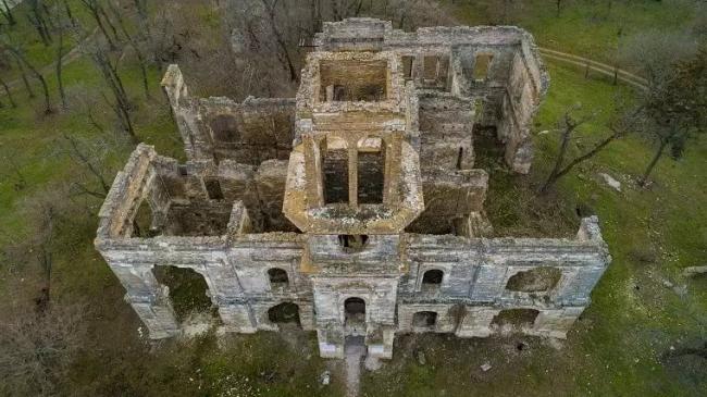 ФОТО © TRIP MUST GO ON: Зруйнований палац Фальц-Фейнів біля Новоалександровки (Херсонська область)