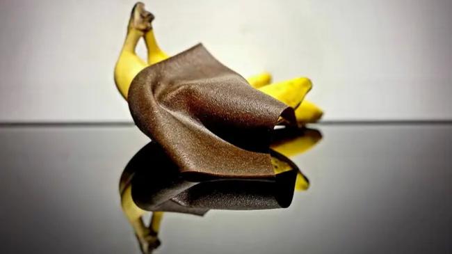 ФОТО ©20 Minutes: Le Vegskin виробляє штучну шкіру з зіпсованих фруктів