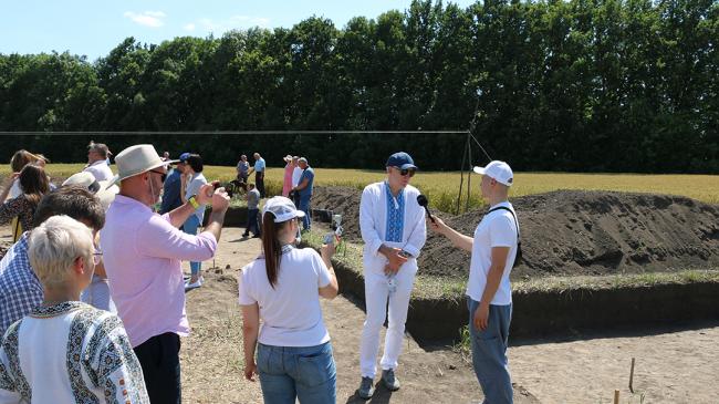 В селе Легедзине раскопки поселений трипольской культуры 20 лет  финансирует английский лорд Бертран Кост.