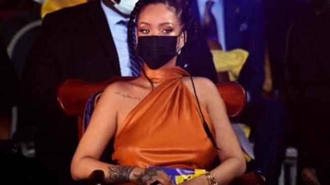 Барбадос залишає британську монархію і стає республікою