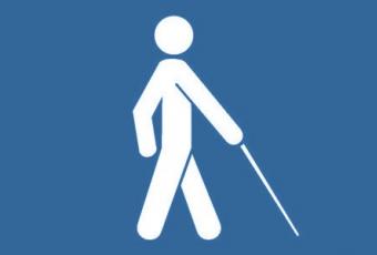 Вчені придумали розумне взуття для незрячих — черевики попереджають їх про перешкоди