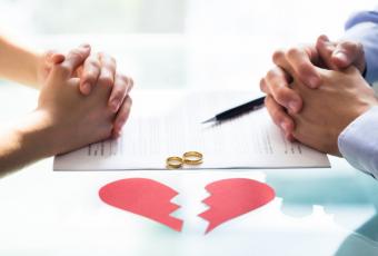 Нотаріусам нададуть право реєстрації та розірвання шлюбів