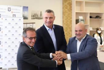 ФОТО ©КМДА:  Кредитну угоду КМДА з ЄБРР і договору гарантій підписано.