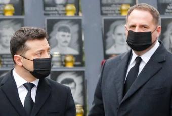 Фото  ©REUTERS/Valentyn Ogirenko: Володимир Зеленський та Андрій Єрмак 